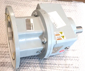 L202G0039MR200/180 STOBER HELICAL GEAR REDUCER 3.9:1 180 NEMA FR NEW - Picture 1 of 5