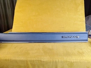 OEM 1984-1988 Ford Bronco ii 2 2.9L Dash Trim Above Glovebox EDDIE BAUER - Foto 1 di 12