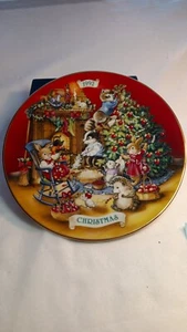 VTG 1992 Avon Christmas 8" PLATE, Sharing Christmas w/ Friends, 22 Kt Gold Trim - Picture 1 of 10