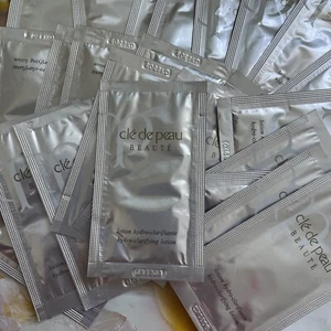 25x Cle de Peau Beaute Hydro-Clarifying Lotion, 0.06oz/2ml= Total 50 ml - Picture 1 of 6