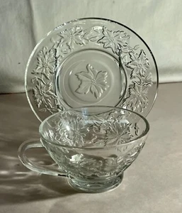 Taza y platillo de fantasía de cristal Princess House - Imagen 1 de 1