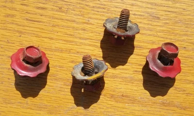 Pernos tapa maletero parte Pontiac Grand Prix 1963 y Bonneville GTO Foto 1 de 4