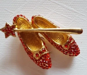 NWT RUBY RED SHOES SWAROVSKI CRYSTAL PIN BROOCH WIZARD OF OZ HEART AWARENESS - Picture 1 of 3