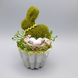 Figurine de Pâques lapin floquée avec œufs en décoration moule gelée vintage 5"