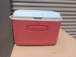 Rubbermaid 48 Quart Cooler With Handles 958J Cab 4 Ribbed *Faided Red Or Orange* - Picture 1 of 10