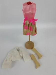   VINTAGE MATTEL JAPAN BARBIE Glow'in out PLUS stivali squishy e giacca pak - Foto 1 di 7