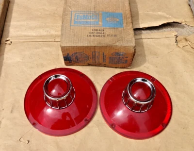 Nuevo de Lote Antiguo Ford Galaxie 500 1963 LENTES DE LUZ TRASERA Original FoMoCo Par Foto 1 de 4