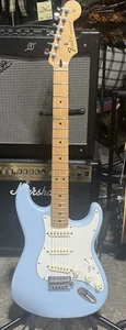 Fender Stratocaster Standard w/ Custom Noiseless Pickups - Picture 1 of 11