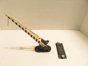 LIONEL POST-WAR- -12714- OPERATING CROSSING GATE W/145C CONTACTOR- FAIR - H10 - Picture 1 of 3