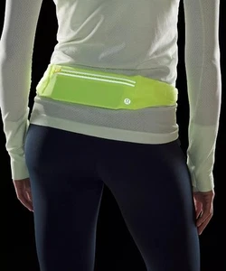 Marsupio marsupio con porta borraccia riflettente runner cintura verde fluorescente - Foto 1 di 9