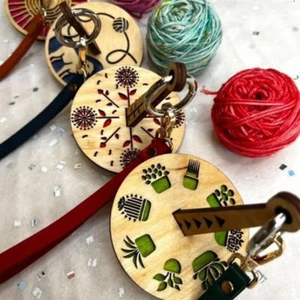 For Knitting Diy Portable Wrist Yarn Holder Leather Wrist Straps Wooden Crafts - Picture 1 of 16