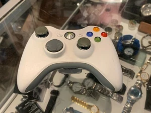 GENUINE MICROSOFT XBOX 360 WIRELESS CONTROLLER IN WHITE - AU STOCK ! - Foto 1 di 10