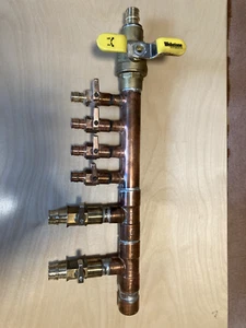 Copper PEX Manifold Uponor 3/4" intake, 4 x 1/2", 2 x 3/4" out, Webstone valve - Picture 1 of 4