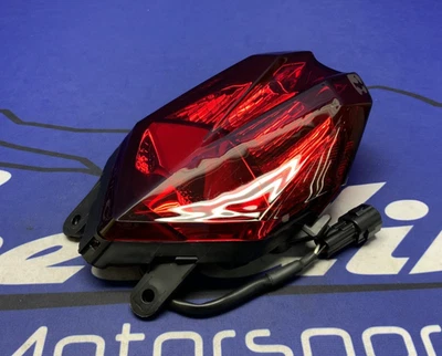 Conjunto de luz trasera Triumph Street Triple 765 2023-2026 OEM T2702245 Foto 1 de 4