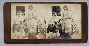 Arizona ? c1880s APACHE INDIANS Indian BRAVE & SQUAW Husband & Ehefrau FELL BEADS - Bild 1 von 3