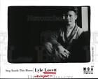 1998 Press Photo Singer Lyle Lovett, "Step Inside This House" - hcp94976