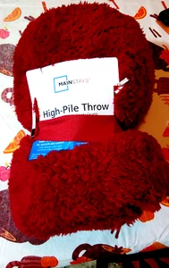 Mainstays High-Pile Throw 50" x 60" Red - Picture 1 of 2