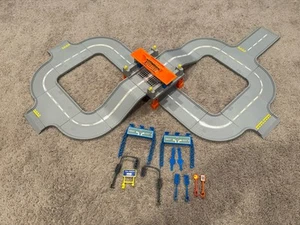 Pre-owned Hot Wheels World Super Highway 16 Track Playset City Orange Pay Toll - Picture 1 of 6