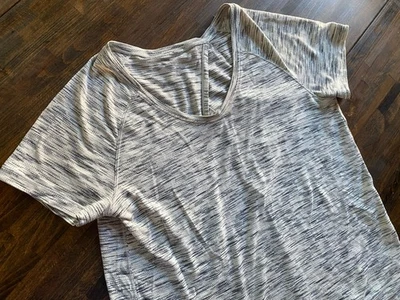 LULULEMON T-Shirt Scoop Neck Top Womens 8/10 M? No Tag Open Back Heathered White — 第 1/4 张图片