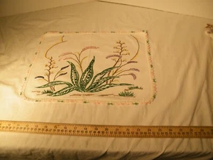 #37 VTG. TABLE DRESSER CHAIR BACK CLOTH TOPPER FLOWERS HAND CROCHET EMBROIDERY - Picture 1 of 6