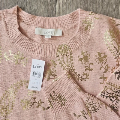 Novo - Suéter feminino LOFT blush e dourado metálico retrô paisley tamanho M - Imagem 1 de 4