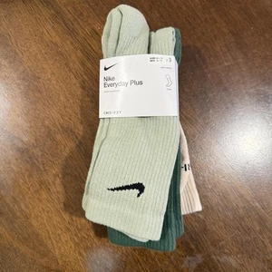 Nike Nuevo con Etiquetas Everyday Plus DRI-FIT Calcetines Crew Paquete de 3 Talla Hombres 8-12 Mujeres 10-13 - Imagen 1 de 5