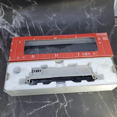 Atlas 8650 HO Undecorated Powered GE U23B Diesel Locomotive NEW IN BOX - Image 1 of 4