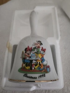 NUEVO NOS Walt Disney Vintage 1992 Porcelana Campana de Navidad con Personajes con CAJA - Imagen 1 de 6