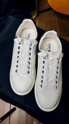 Zapatillas Steve Madden Hombre Blancas Esmeriladas - Talla 10 (EE. UU.) Usadas  Foto 1 de 4