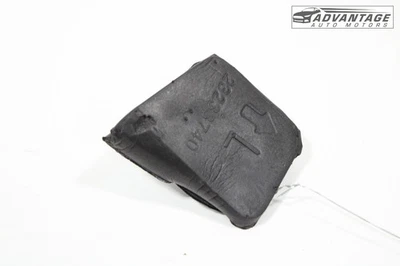 Chevrolet Colorado 2015-2025 panel puerta trasera izquierda cubierta de acceso OEM Foto 1 de 4