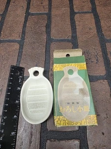 Small Japanese Ginger Garlic Porcelain Grater - Picture 1 of 2