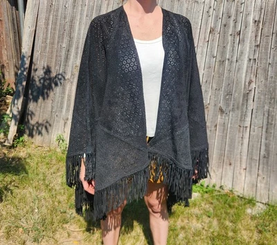 Poncho Suzanne Somers Cuero Vaquera Flecos Capa Perforado Bohemio Negro Foto 1 de 4