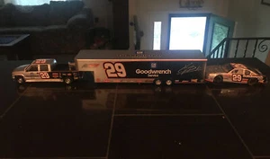 2002 Kevin Harvick Stock Car, Crew Cab & Show Trailer. Action 1/24 - Picture 1 of 12