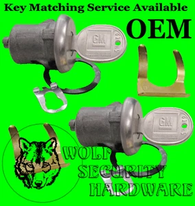 GM Chevy FABRICANTE DE EQUIPOS ORIGINALES Llave de Puerta Cilindro Par Vaso Cromado 2 GM Logotipo Llaves 608307  - Imagen 1 de 2