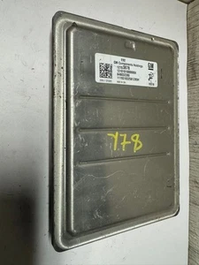 19 SUBURBAN Engine Control Module Computer ECU ECM PCM - 12703878; 12703872 - Picture 1 of 3
