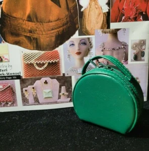 Darling GENE & Friends DARK GREEN Hat Box purse /zipper! NEW! 2-3/4" SO CUTE! - Picture 1 of 3