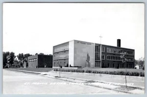 Postal de colección de edificio escolar Xavier St Francisco Dyersville Iowa Años 50 RPPC - Imagen 1 de 2