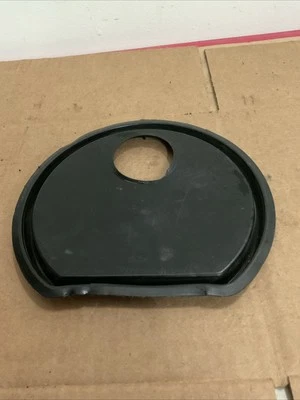 Chrysler 300 2008 3,5 V6 bomba de combustible tapa de cubierta de plástico  Foto 1 de 2