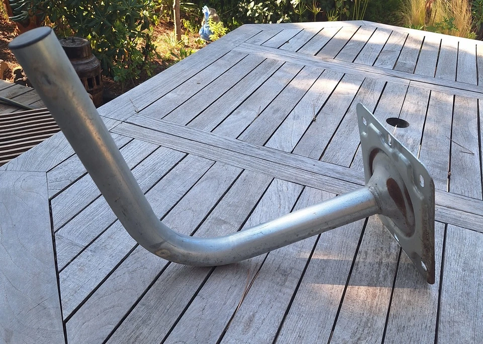 Fixation murale Antenne - Déport de 32 cm, tube galva 40 mm - Photo 1/1