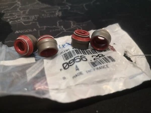 Peugeot Valve Stem Seals 095628 4 Pack New & Genuine - Picture 1 of 2