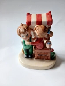 Statuina vintage Lefton Kissing Booth - Foto 1 di 7