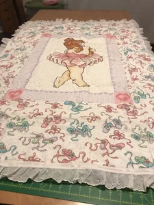 TRAPUNTA BALLERINA NEONATO FATTA A MANO 37” da 53” OCCHIELLO ROSA PIZZO BIANCO - Foto 1 di 2