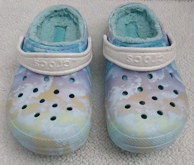 Crocs forrados tie-dye niñas talla J 2 pastel cómodo sin cordones  Foto 1 de 4