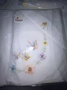 embroidered placemats and napkins - Picture 1 of 2