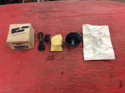 NOS 71 72 Buick Olds Cutlass Trunk Luggage Compartment Lamp 981718 1971 1972 - Image 1 of 4