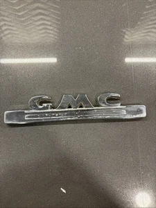 1948 1954 GMC Fender Emblem Badge Trim 1949 1950 1951 1952 1953 - Picture 1 of 3