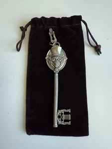 Disney Parks The Haunted Mansion Hutschachtel Ghost Key Disney World Disneyland - Bild 1 von 2