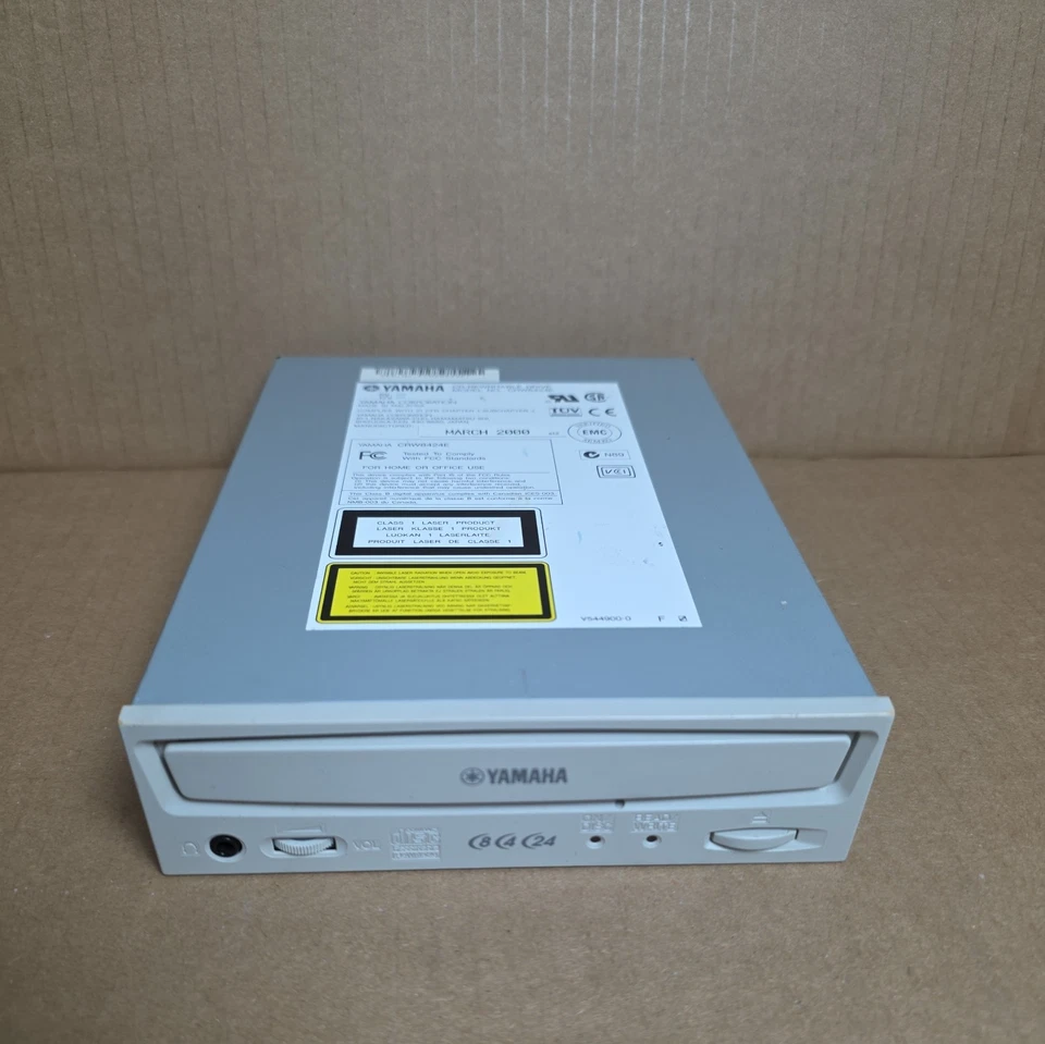 Unidad interna de CD-RW Yamaha grabadora de CD CD-ROM CD-Regrabadora Windows 95/98 8x4x24x Foto 1 de 4