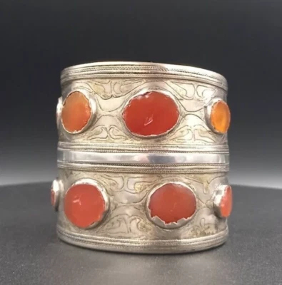 Ancien et superbe bracelet turkmène - Photo 1/4