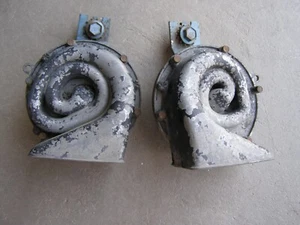 Ford Mustang 1965 1966 1967 1968 ORIGINAL WORKING Pair FoMoCo HI & Lo Horns - Picture 1 of 3
